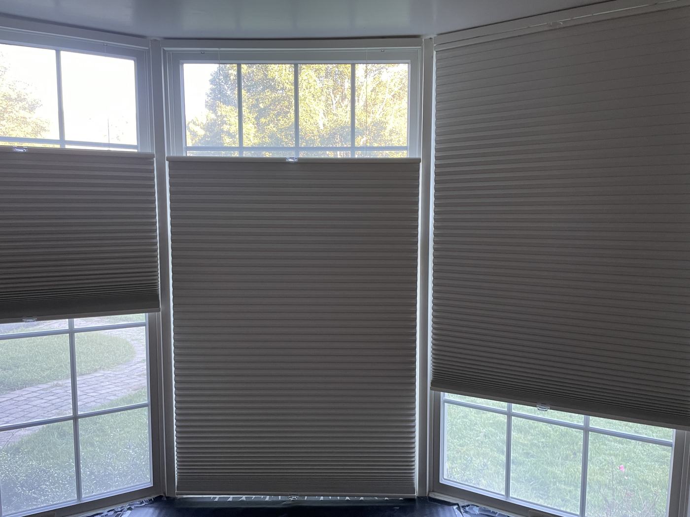 Bay window with top-down, bottom-up blackout cellular shades